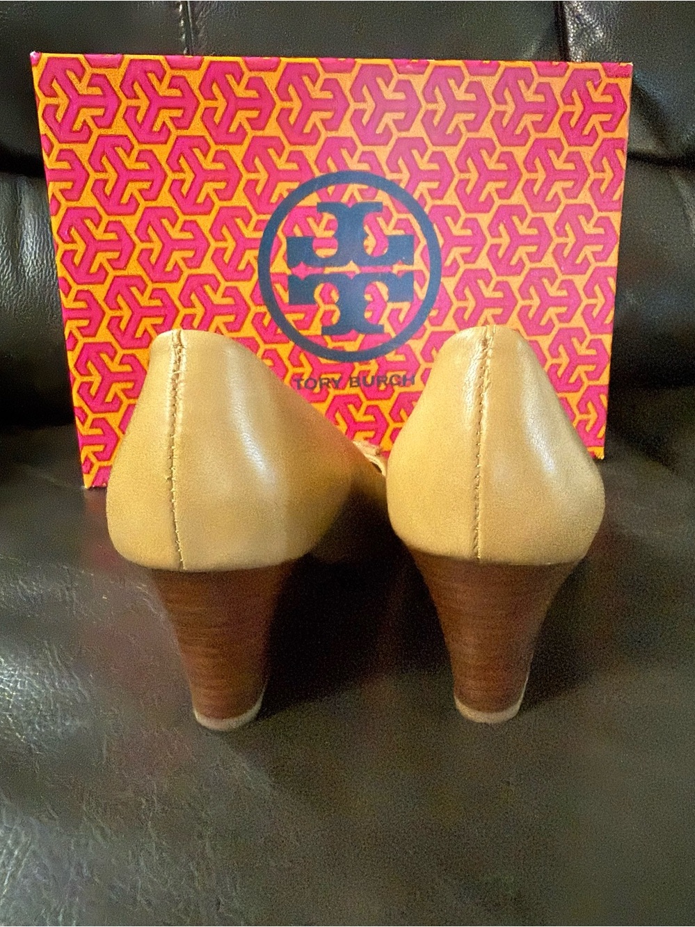 Tory Burch Blond Leather Wedge Pumps with Logo Medallion - Picture 8 of 8